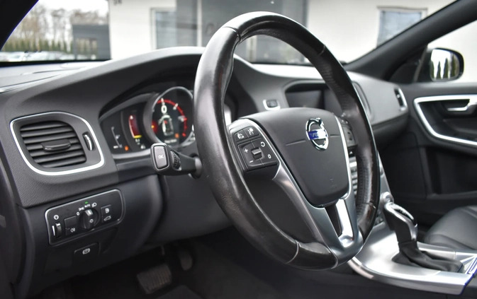 Volvo V60 Cross Country cena 79900 przebieg: 210000, rok produkcji 2017 z Prószków małe 781